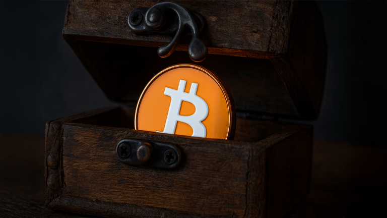 2010 Bitcoin Stash Awakens Moving $30M — First ‘Satoshi-Era’ Spend Hits July