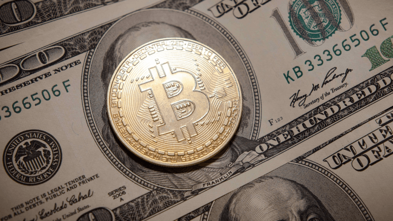 Bitcoin Price Watch: $117.5K to $118K Consolidation Signals Tension Before Breakout
