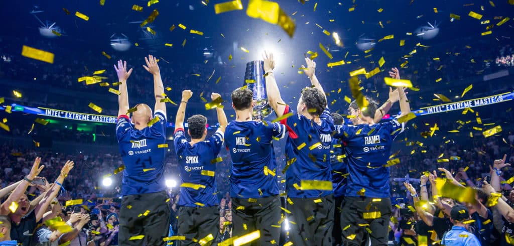 Mezii lifts IEM Cologne 2024 finals trophy - photo by Michal Konkol