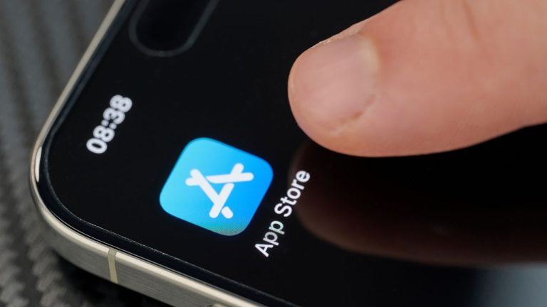 Jack Dorsey’s Messaging App Bitchat Goes Live in the Apple App Store