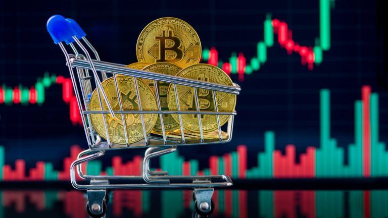 Rate Cut Bets Surge After ADP Miss As BTC Eyes $110,000 Breakout