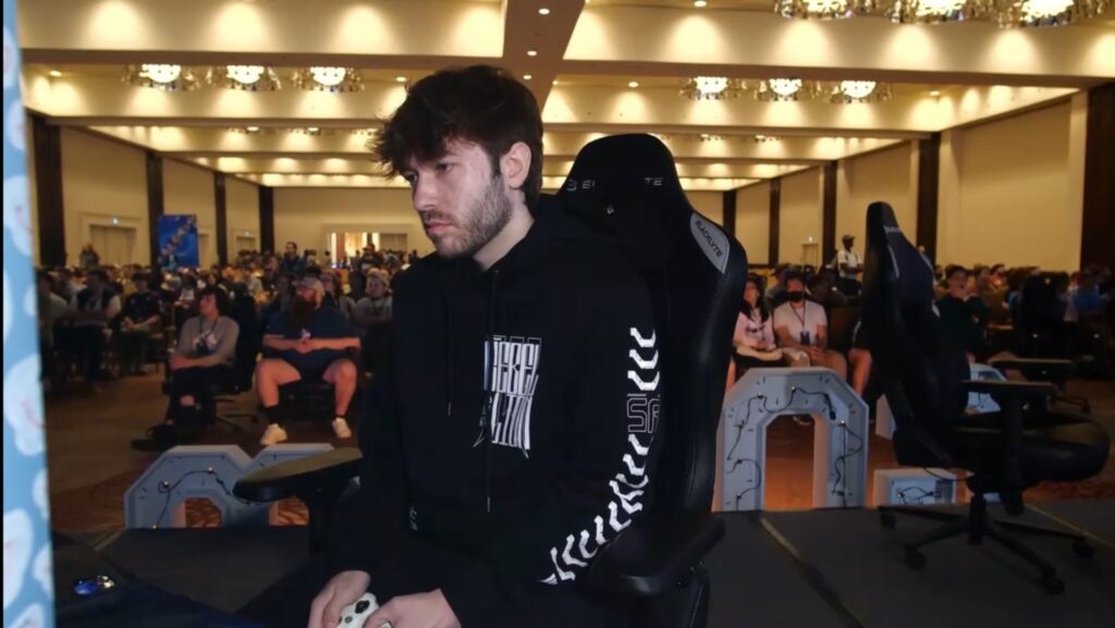 Moky competing at a tournament.