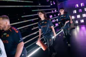 Apeks walking out on stage