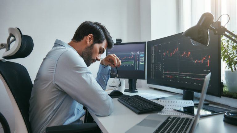 Digital Asset Rout: BTC, ETH, and XRP Lead $300B Crypto Sell-Off