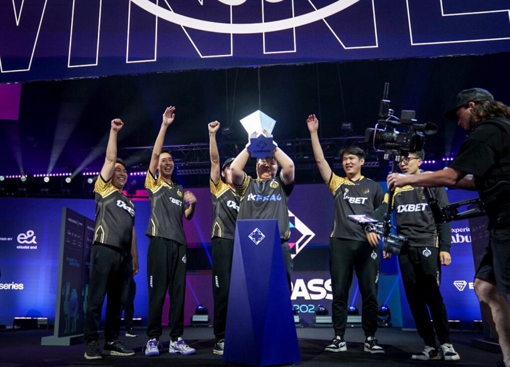 YaLLa Compass The MongolZ