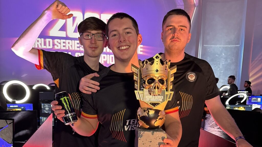 Fifakill Lenun and Echo celebrate World Series of Warzone win with trophy